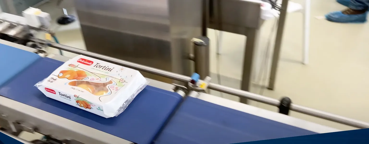 AmbaFlex SpiralVeyor SV transporting products in plastic wraps