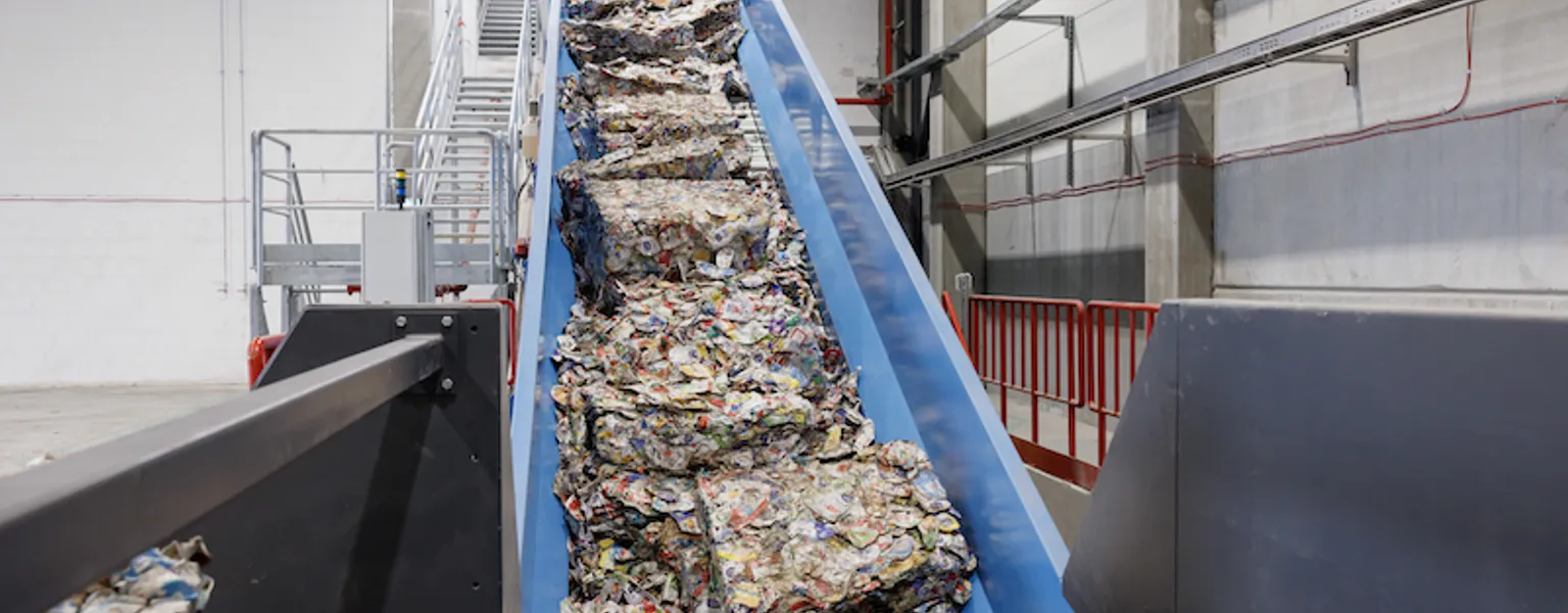 Baled beverage cartons reach the repulping line credit Tetra Pak