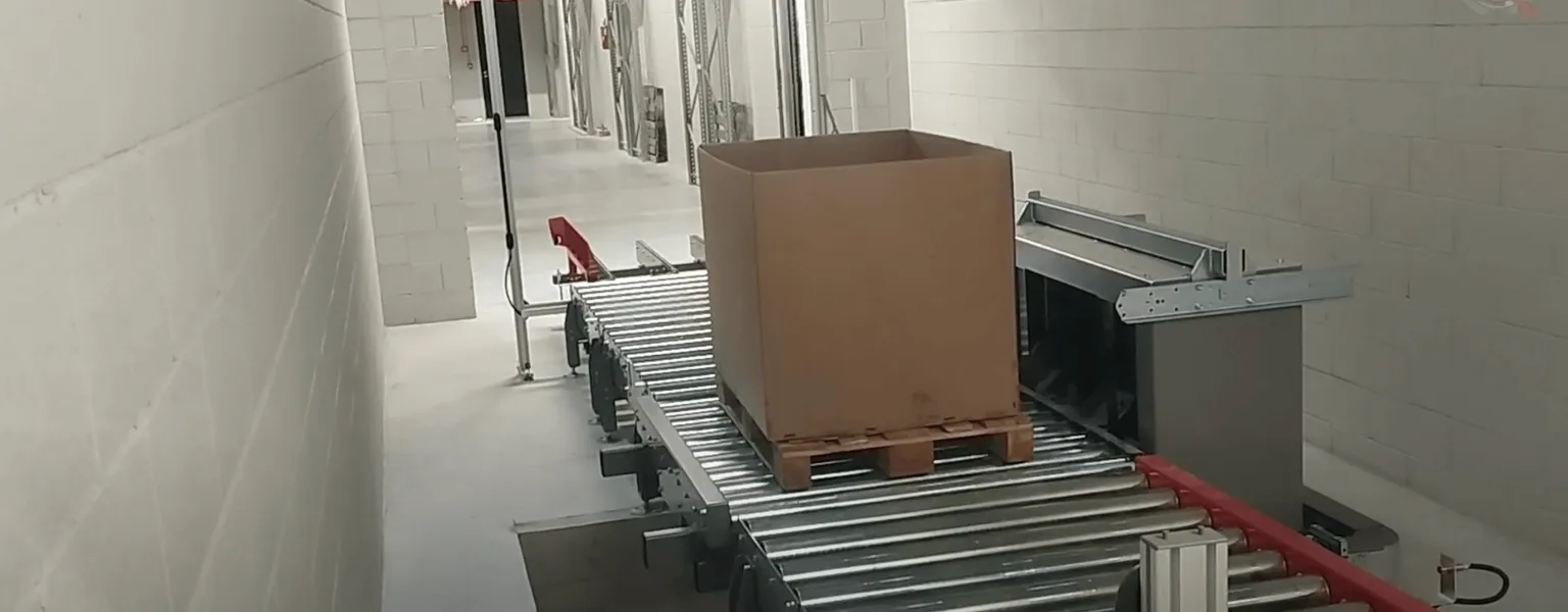 Qimarox Prorunner mk9 vertical pallet conveyor for material handling