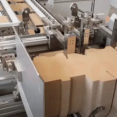 VERSOR ENGINEERING VARIO machine with packaging tunnel