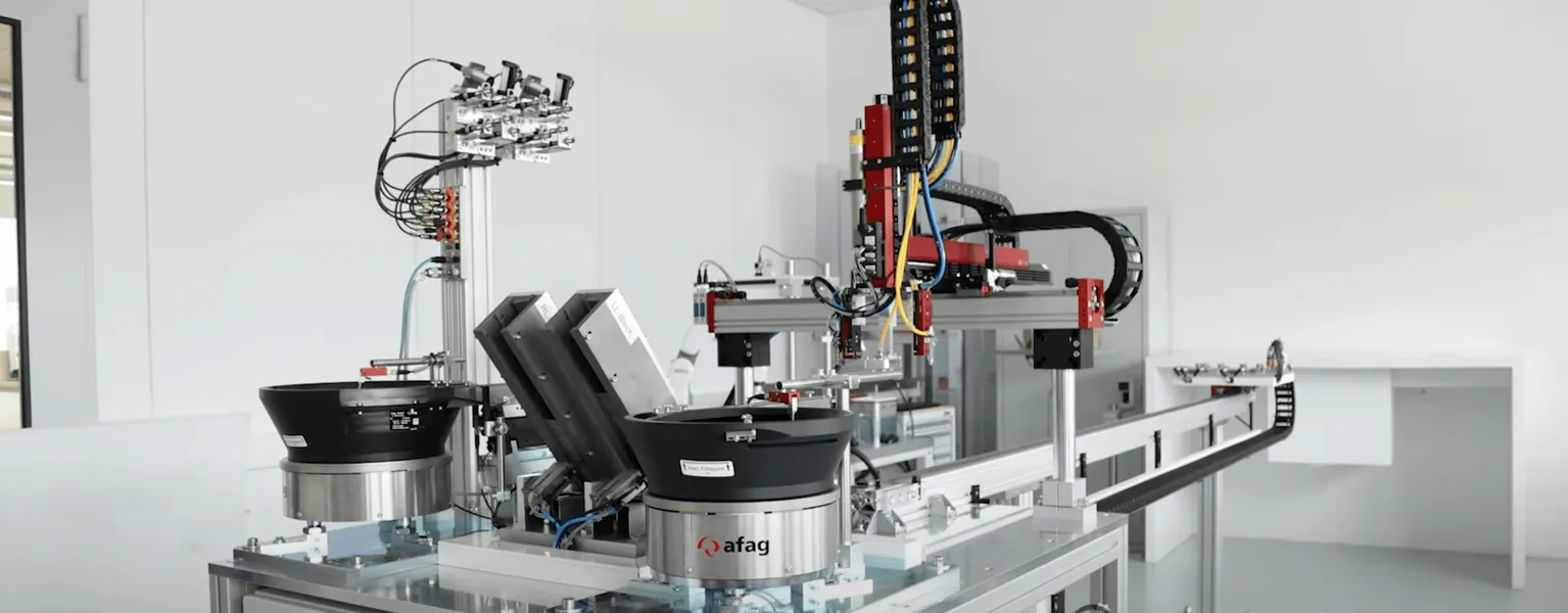 Afag provision of inserts for a plastic injection molding machine